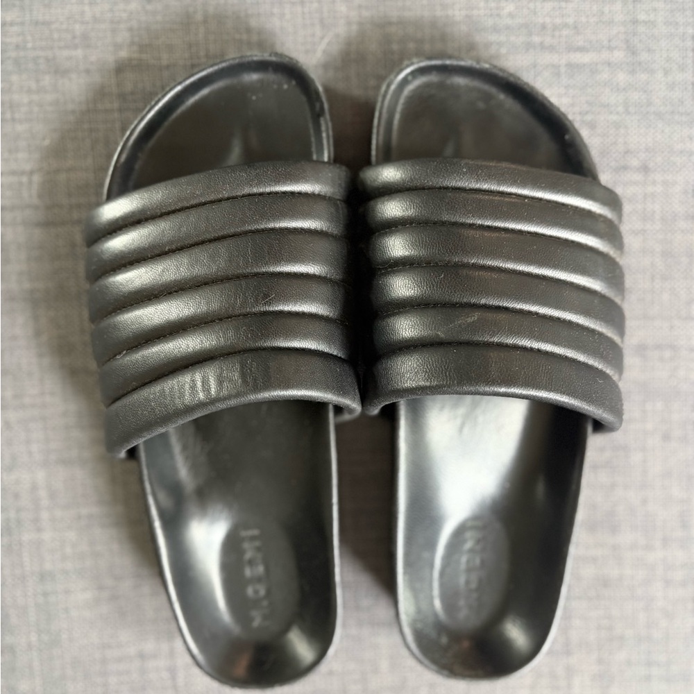 M. Gemi Black Slide Sandals